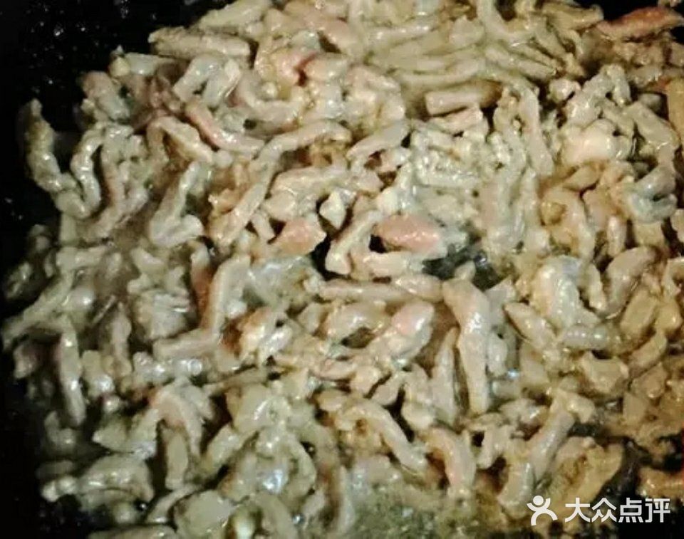 牛肉很少自己炒吧，今天推荐一道小炒牛肉丝，好吃营养高