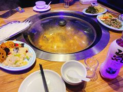 鲫鲤鲶一锅出-屯老二农家铁锅炖·行业领军者(梅江店)