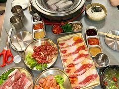 -围炉肉舍•炭烤活鳗•丹东海鲜烤肉(步行街店)