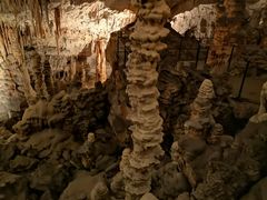 -波斯托伊纳溶洞