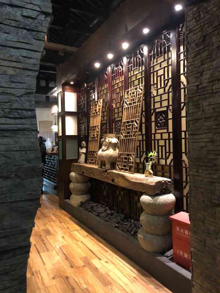 江南驿(上天竺店)-"玩过灵隐寺后前去的一家店,朋友说她六年前.