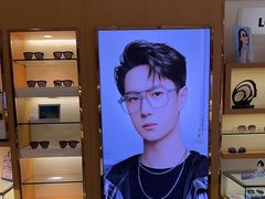 -光明眼镜·蔡司授权(徐泾店)