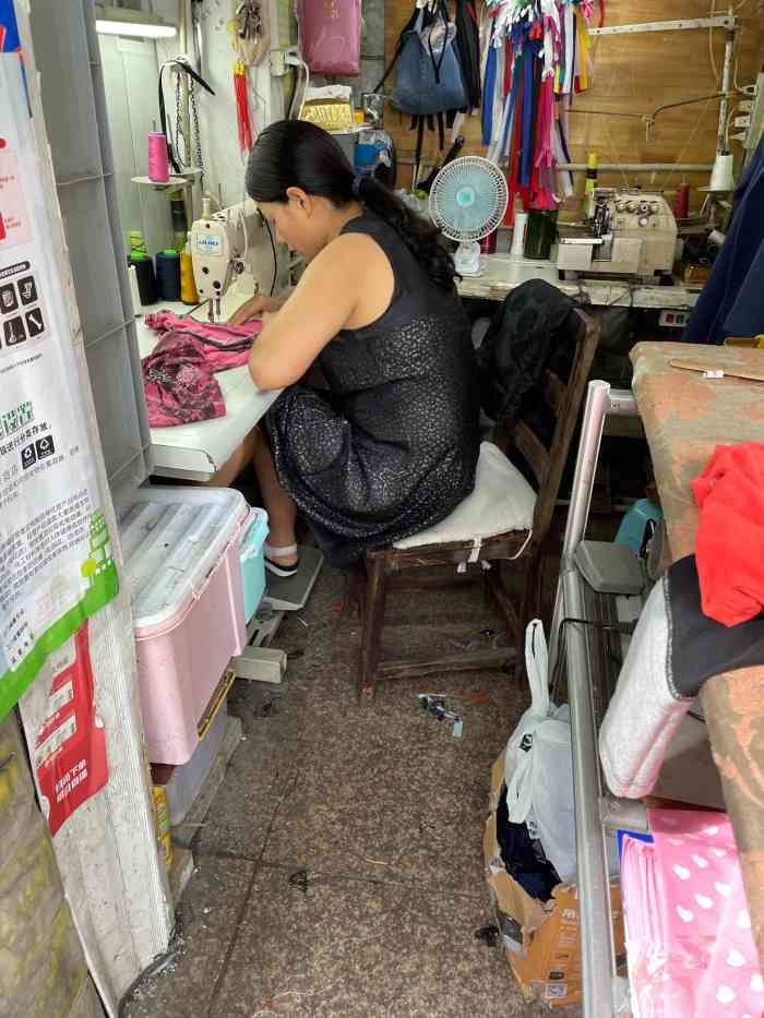 小小缝纫铺-"修的衣服很合身,又便宜又实惠,老板娘态度.