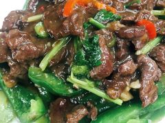 青椒炒牛肉-龙眼南白粥六顺白粥