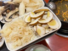 -菌之家·专业纯野生菌火锅·特色炒菌