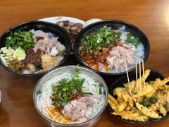 扒猪脚卷粉-鸿浩扒猪脚米线