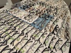 -J-Optical佳视明眼镜·蔡司视觉(青岛金茂览秀城店)