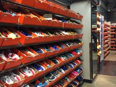 -NIKE上海青浦换季优惠店