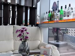 -黄金时代游泳健身云畔会所(绿地中心双子塔店)