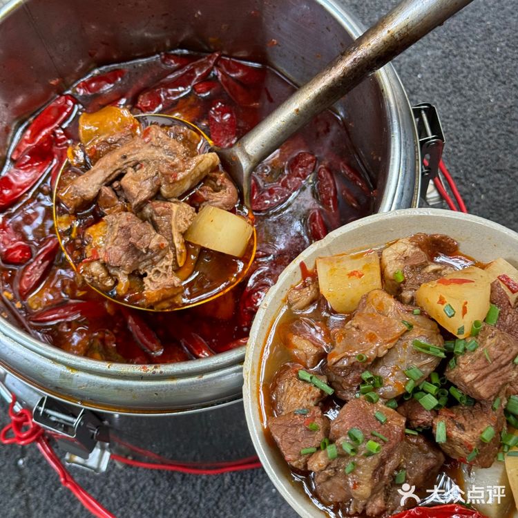 藏在解放碑老巷子里的社区火锅 好吃不贵！！！