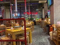 大堂-么肆烤肉·中式自助·烤肉大排档(街道口季佳PAI店)