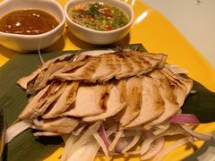 碳烤猪颈肉-瓦城泰国料理(芮欧百货店)