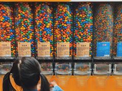 -m豆巧克力世界(上海世茂广场店)