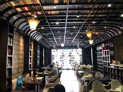 -钟书阁(松江泰晤士小镇店)