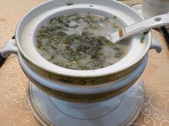捞渣什鱼紫菜汤-鹏城人家海鲜酒家·23年老字号(较场尾店)