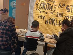 等位区-麦当劳(长兴路万达店)
