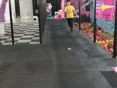 -嘿哟动霸CHUA·新潮玩运动娱乐中心·蹦床滑冰团建乐园