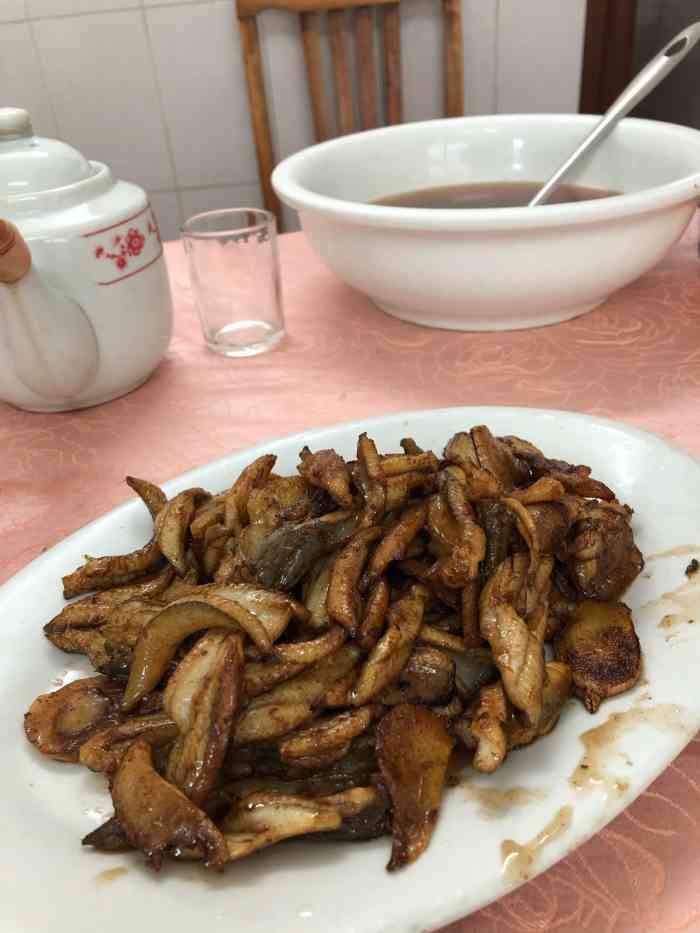 怡丰海鲜餐厅"30年老志号,没有华丽的装饰,吃的是情怀.