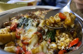 Black Pepper Beef and Mushroom Rice Bake