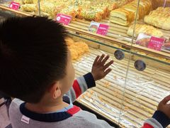 坚果在挑选早餐-味多美(民星路店)