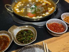 -顶顶汤火牛排火锅·经典铜锅涮肉