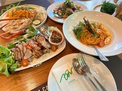 -Chom Cafe and Restaurant