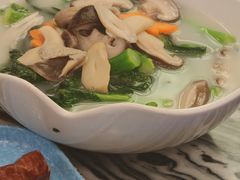 浓汤杂菇浸菜苗-中国大酒店·食街