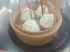 四只蟹黄-锡笼记·无锡小笼(水岸店)