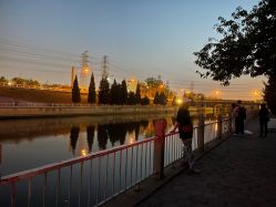 -时尚殿堂明星门店