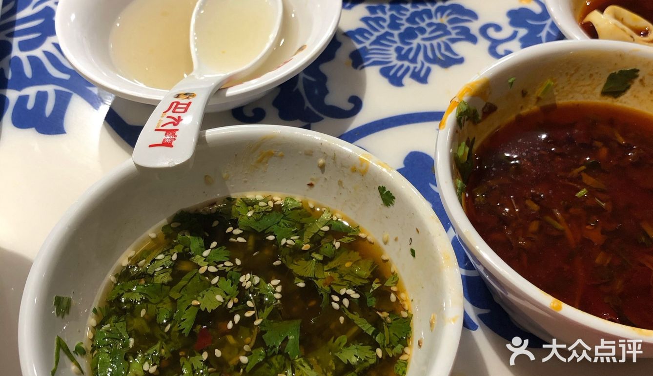 鲜鸭血很鲜，推荐；毛肚有一点偏老