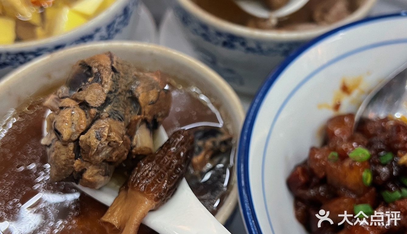 服了，猜猜是哪家公司的饭堂……