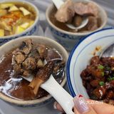 服了，猜猜是哪家公司的饭堂……