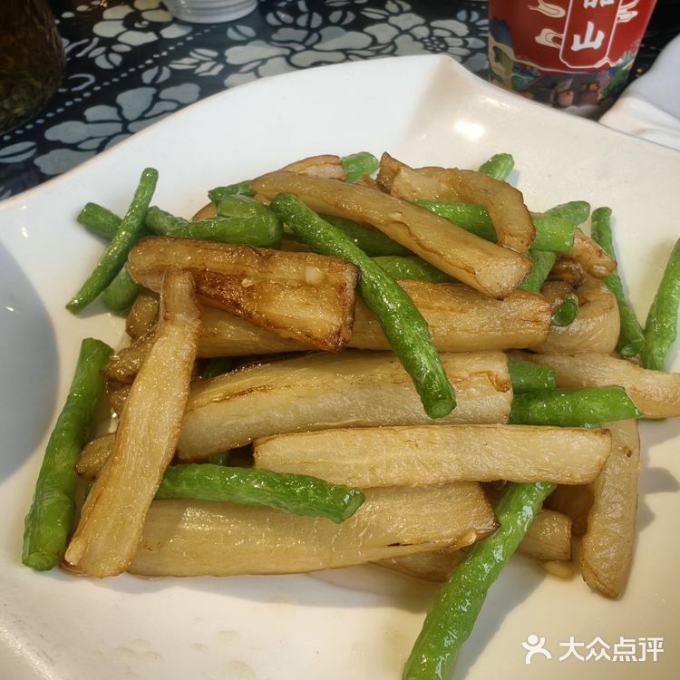 肯定要打卡主席最爱的“红烧肉”。这家真是下足功夫的