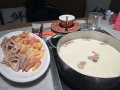 -尚尚仙·酸汤猪手·猪肚鸡火锅(华联万柳购物中心店)