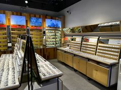-LOOK眼镜·蔡司依视路配镜(宝山万达店)