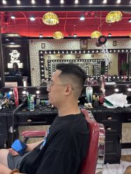 -东方先生国潮男士理发馆