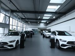 二楼展厅-奔驰利星行(北京花乡店)