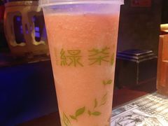 草莓雪球茶饮-绿茶餐厅(乐峰广场店)