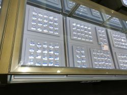 -威德钻石-克拉钻大本营(南京东路店)