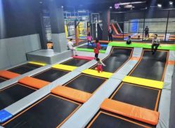 -蹦贝运动中心·蹦床·攀岩·闯关(龙岗店)