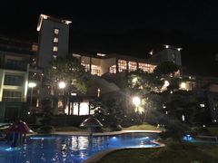 -英德宝晶宫天鹅湖茶语温泉