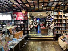 -钟书阁(松江泰晤士小镇店)