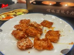 -何妹湿辣牛肉·粤式烧烤砂煲(桂雅路店)