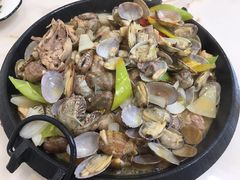 铁锅蛤蜊鸡-富临港·蒸汽海鲜·手抓海鲜·炒菜(栈桥店)