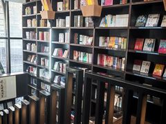 -钟书阁(松江泰晤士小镇店)