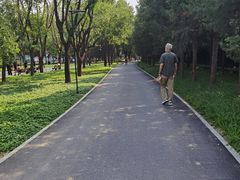 -四得公园东门停车场