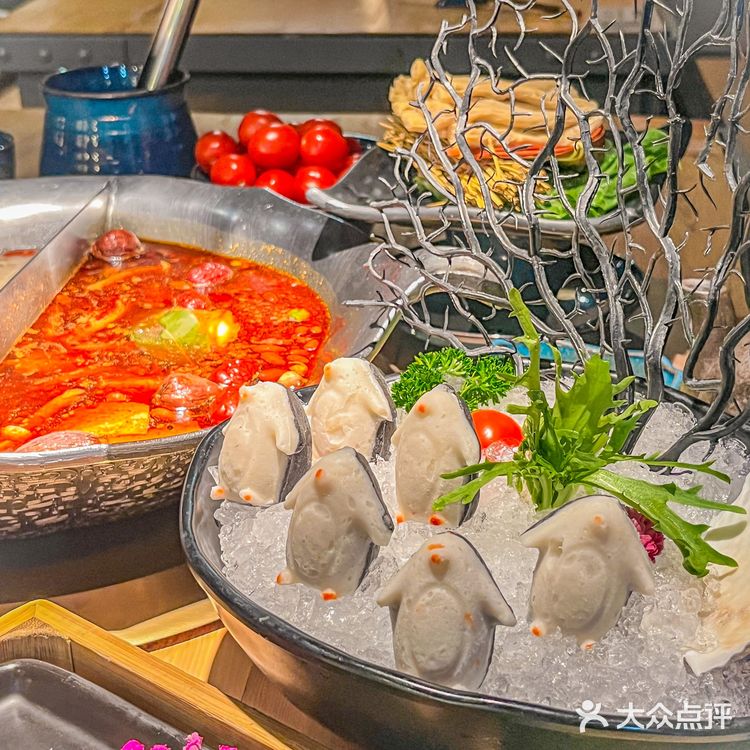 姐妹们,快来湊湊火锅看企鹅跳水啦!