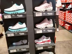 -NIKE上海青浦换季优惠店