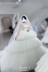 -艾米丽婚纱礼服