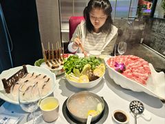 -泓炙颐凤鲜海鲜火锅料理(桐乡店)